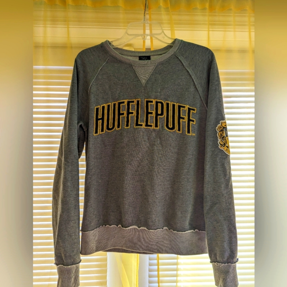 Harry Potter Hufflepuff sweater. Grey. Yellow. Small